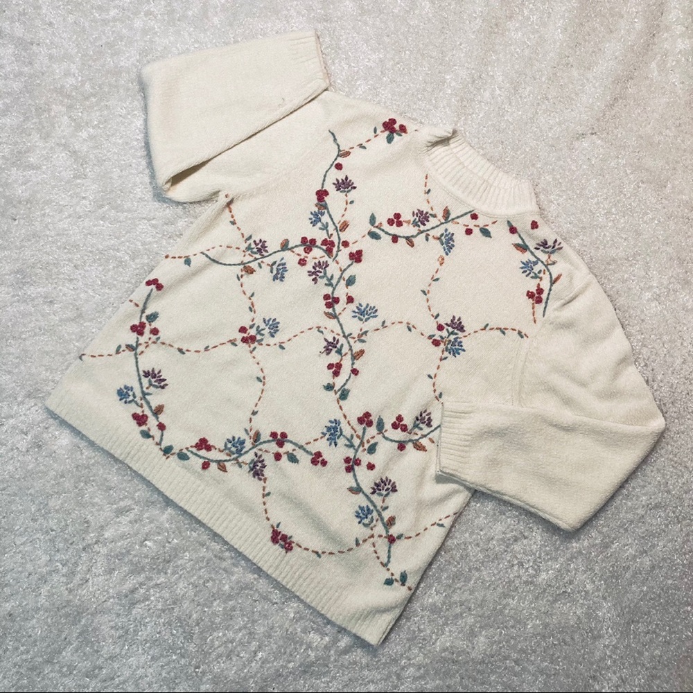 Vintage 90s Mock Neck Embroidered Fleece Sweater